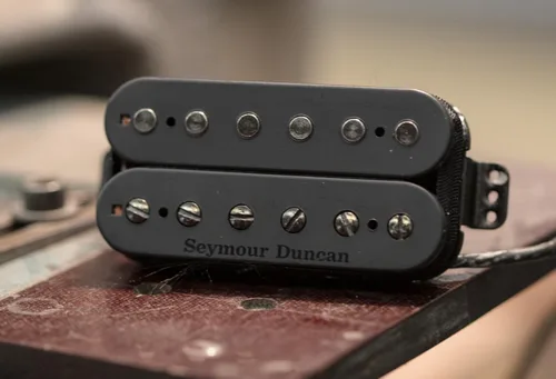 Vista 2 de Seymour Duncan Nazgul Pickup Humbucker de alta potencia - Negro Trembucker