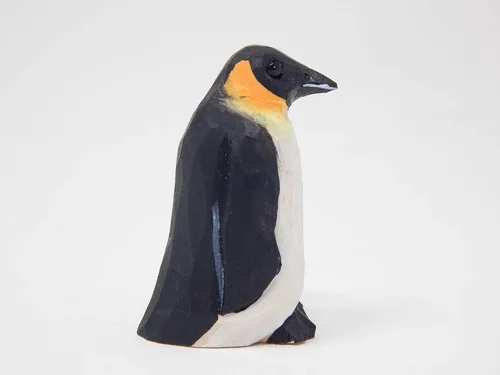 Vista 2 de Selsela Figura de pingüino emperador tallada a mano, figura de pájaro marino ártico en miniatura, arte de madera polar, adorno tallado a mano