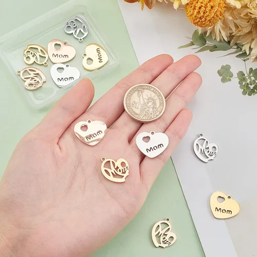Vista 6 de PH PandaHall 12 dijes de corazón con mamá, 2 estilos de acero inoxidable de larga duración, cuentas de corazón de metal para bricolaje, collares