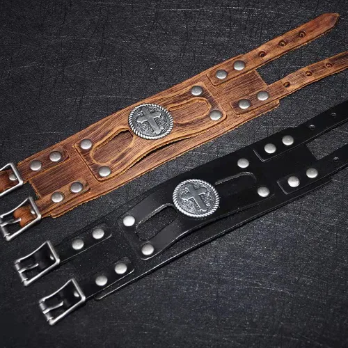 Vista 4 de NIGHTCRUZ Pulsera ancha de cuero con cruz, brazalete de puño de cuero medieval para hombres