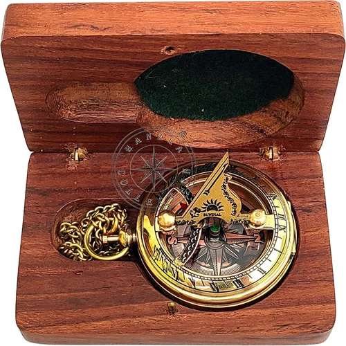 Vista 4 de Reloj de sol hecho a mano con botón de dirección con cadena y caja de madera, reloj de sol de bolsillo de brújula de latón, regalo de bautismo