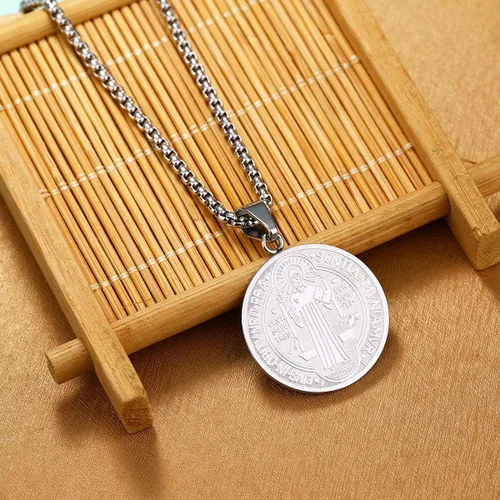 Vista 3 de Yonhon Collar de medalla de San Benito de acero inoxidable, exorcismo católico regalo para hombres
