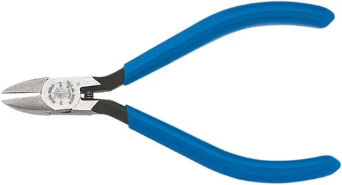 Vista 2 de Klein Tools Alicates D257-4, alicates electrónicos de corte diagonal con bordes biselados, nariz cónica y mandíbulas cortas, 4 pulgadas