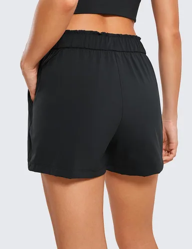 Vista 2 de CRZ YOGA Pantalones cortos deportivos elásticos en 4 direcciones para mujer, de cintura alta, cómodos pantalones cortos casuales de trabajo