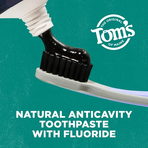 Vista 3 de Tom's of Maine Pasta de dientes con flúor de carbón activado, paquete de 3, 4 onzas Peppermint, Natural, Whitens Teeth, Gently Removes Surface