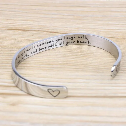 Vista 3 de Pulseras anchas y abiertas con mensaje grabado para madre e hija, regalos de Navidad para ella