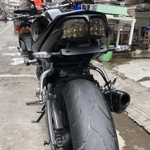 Vista 2 de Tail Tidy, eliminador de guardabarros apto para Yamaha FZ1 FZ8 FZ-1 FAZER1000, con luz LED de matrícula, compatible con señal de giro original