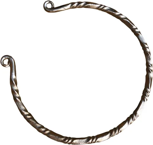 Vista 15 de NauticalMart Collar medieval de hierro tradicional celta torque torque, torque forjado a mano, torc nórdico medieval, cuello auténtico y anillo