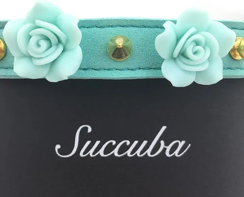 Vista 4 de Succuba Gargantilla de flores hecha a mano para mujeres y hombres