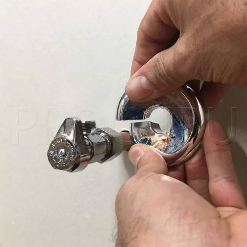 Vista 3 de PROCURU Placa de Cubierta Escudo Ligera de Plástico Dividido CTS de 3/4 Pulgadas (7/8" DE) E2769, Cromada, para Tubería de Cobre y PEX de 3/4