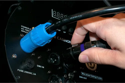 Vista 7 de adj Productos AC3PDMX100 es un cable DMX verdadero de 100 pies para equipos de iluminación