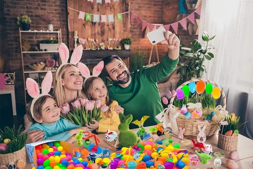 Vista 6 de 100 huevos de Pascua rellenos con juguetes novedosos, colores brillantes para cestas de Pascua, recuerdos de fiesta de Pascua y caza