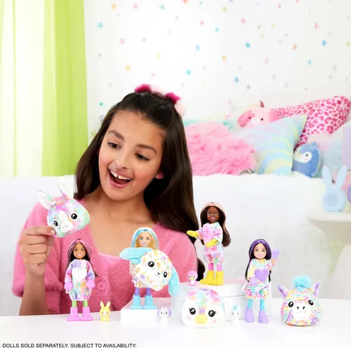 Vista 2 de Muñeca pequeña Barbie Chelsea Cutie Reveal de la serie Color Dream y accesorios, disfraz de peluche de animal y 6 sorpresas, incluyendo cambio