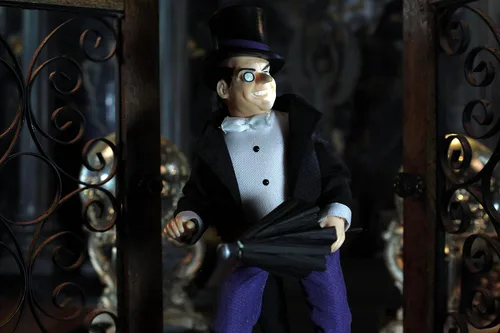 Vista 13 de Mego DC Comics Penguin - Figura de acción (8 pulgadas), multicolor