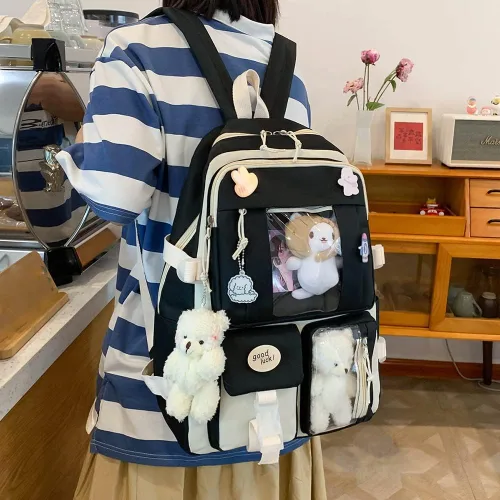 Vista 2 de AONUOWE Mochila Kawaii con bonitos alfileres y colgantes, juego de 5 piezas, mochila estética, Negro -, Mochila, viaje, único