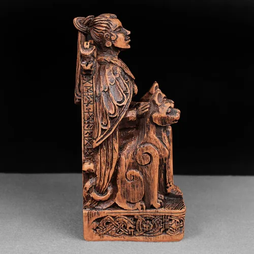Vista 4 de Dryad Design Estatua de Freya Diosa nórdica del amor, guerra, magia y gatos, 7 3/4 pulgadas, decoración pagana vikinga para el hogar