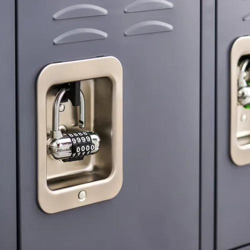 Vista 2 de Master Lock Establece tu propio candado de combinación, cerraduras de armario de gimnasio con código para asegurar objetos de valor en interiores