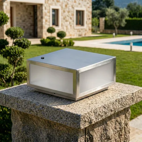 Vista 2 de Luz de poste de acero inoxidable cepillado 304 de 10 x 10 pulgadas, sensor de luz con certificación UL, luz de pilar grande para villas de lujo