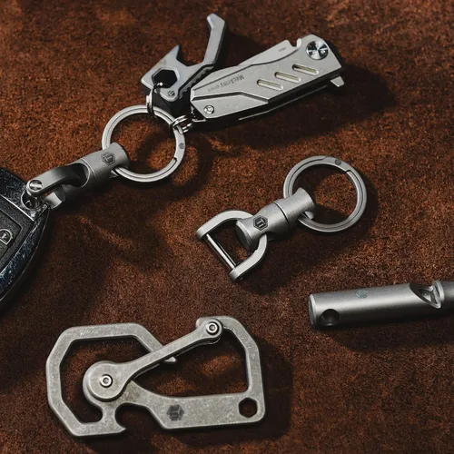 Vista 8 de KeyUnity KM13 Swivel Keychain with D Ring Key Shackle, Titanium Rotatable Key Organizer