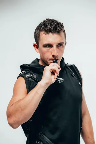 Vista 8 de RAVERUNNER Mochila de hidratación antirrobo Mochila rave aprobada por festivales para asistentes a conciertos, mochila de agua para festivales sin