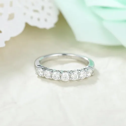Vista 2 de IRROYA Anillos de boda de moissanita genuina para mujer, 7 piedras, corte redondo, 0.70 quilates, anillos de boda de moissanita para mujer, chapados