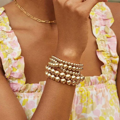 Vista 2 de ARATLENCH Pulsera de cuentas de oro para mujer, chapada en oro de 14 quilates, pulsera de cuentas de bola de cuerda elástica, pulsera de la amistad