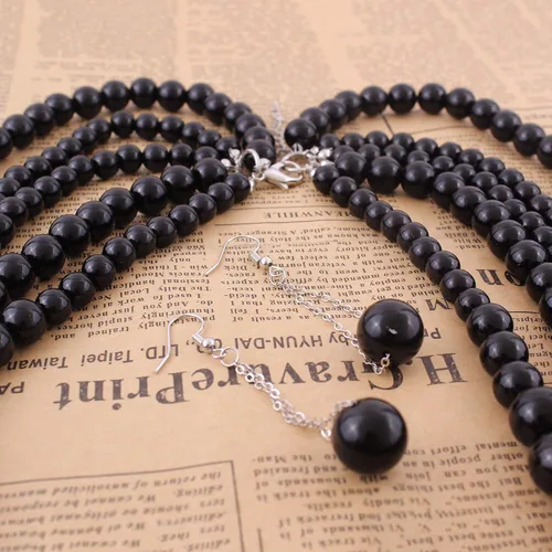 Vista 5 de Conjunto de collar y aretes de perlas sintéticas multicapa a la moda para mujer