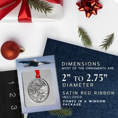 Vista 3 de Baylor University Class of 2025 Adorno para árbol de Navidad esculpido a mano Incrustación de metal intrincadamente hecha de Alma Mater de peltre