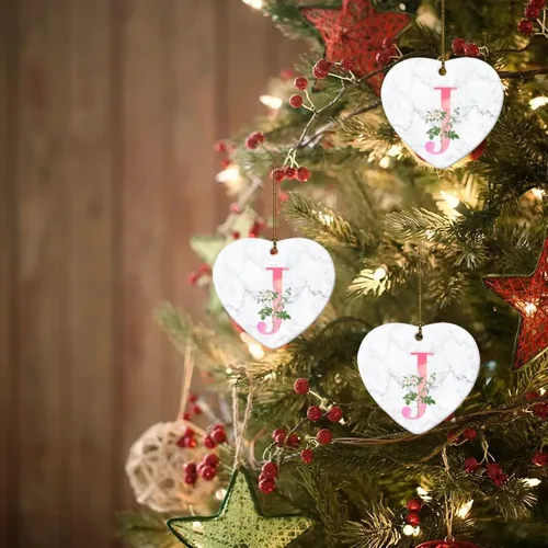 Vista 8 de Adorno de Navidad de cerámica con forma de corazón, rosa, acuarela, inicial, alfabeto, letra J, adorno para árbol de Navidad, recuerdo de boda