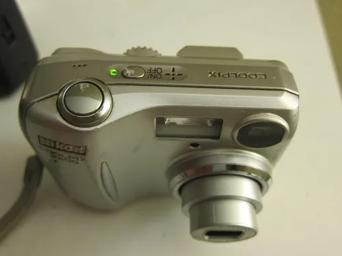 Vista 5 de Nikon Coolpix 3200 3.2MP Cámara digital con zoom óptico 3x (Modelo antiguo)