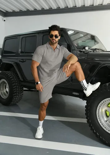 Vista 6 de KUYIGO Conjunto de camisa polo y pantalones cortos para hombre, trajes de verano a la moda, casual, manga corta, traje de polo para hombre, 2