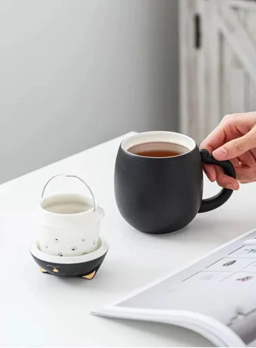 Vista 3 de Taza de té para gatos con infusor y tapa, bonitas tazas de cerámica para gatos para remojar hojas sueltas, tazas de té de 11.8 fl oz con funda