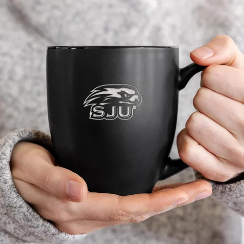Vista 2 de Rico Industries - Taza de cerámica mate negra con grabado láser estándar de 15oz para NCAA (escuelas T & U) - Para bebidas calientes o frías