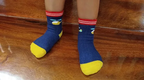 Vista 4 de RATIVE Calcetines antideslizantes antideslizantes con puños para bebés, niños pequeños y niños pequeños