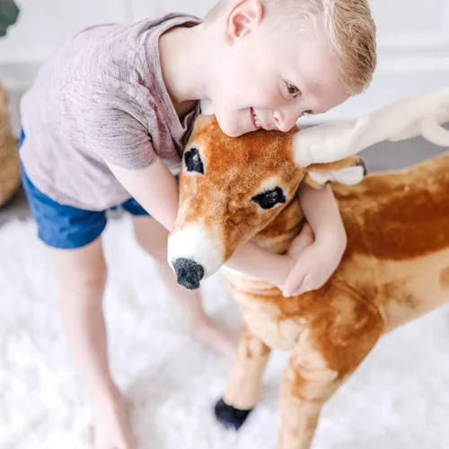 Vista 6 de Ciervo gigante de Melissa & Doug, animal realista relleno, más de 3 pies de largo