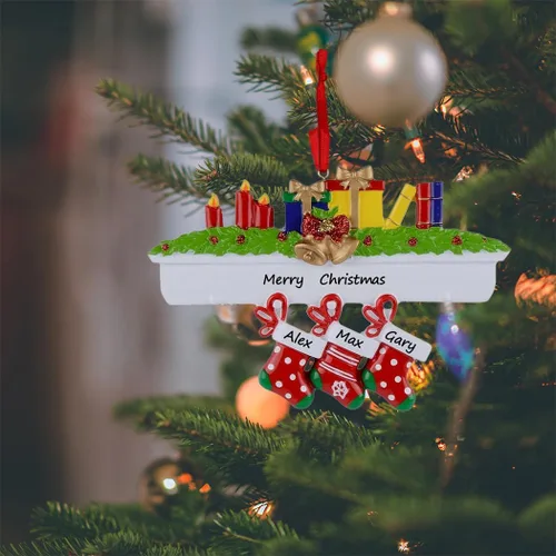Vista 2 de MAXORA Mantle Fireplace - Adorno personalizado para árbol de Navidad de familia de 3 medias 2022 – Personalizado para padres, hijos, amigos