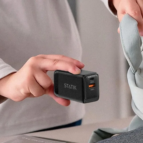 Vista 2 de STATIK Adaptador de corriente GaN de carga rápida - 48W Dual USB C y USB - Cargador compacto plegable para iPhone, iPad, Samsung, Pixel - Protección