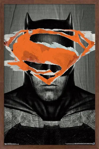 Vista 17 de Trends International DC Comics Movie - Batman v Superman - Batman Teaser Wall Poster, 14.725" x 22.375", Barnwood Framed Version Versión enmarcada