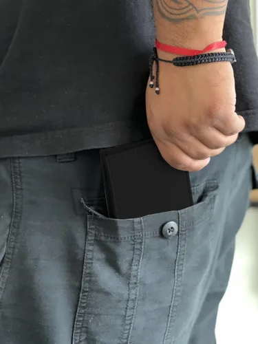 Vista 4 de LaserGram Billetera biplegable, hecho en México, grabado personalizado incluido, Negro con plateado, Personalizado