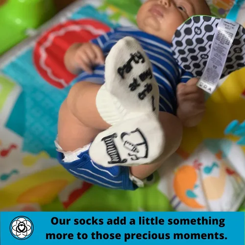 Vista 2 de Newborn Baby Socks Gift Set - 4 Soft Pairs - Comfortable - Unique - Funny - Perfect for Baby Showers - Sized 0-6 Months