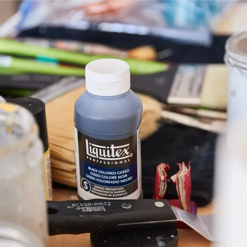 Vista 4 de Liquitex Basics Tubo mediano de Gesso para aplicación en superficies, 8.5 onzas Negro