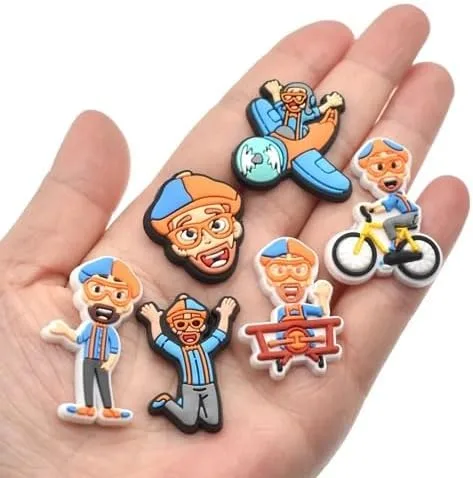 Vista 2 de 6 bonitos dijes unisex de cocodrilo de Blippi, Caucho, polímero líquido