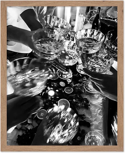 Vista 10 de Monem Art - Póster de mujer en la bañera, estampado de champán vertido, arte con alcohol, arte funky, arte en blanco y negro, arte fotográfico