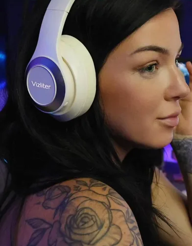 Vista 2 de Vizliter TWS - Auriculares Bluetooth inalámbricos con graves profundos 5.3 con micrófono integrado y luces LED con cancelación de ruido (beige)