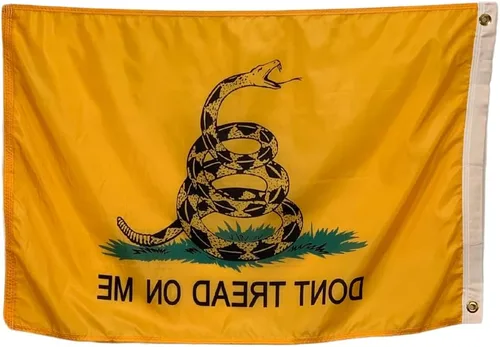Vista 2 de Bandera Gadsden de 2 x 3 pies, nailon para todo tipo de clima, para exteriores, fabricada en Estados Unidos