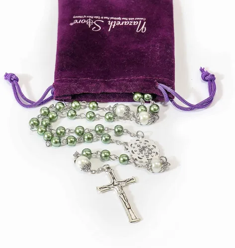 Vista 4 de Nazareth Store - Collar de cuentas de perlas rosario blanco Padre Nuestro con medalla de Lourdes y crucifijo de cruz devoción espiritual