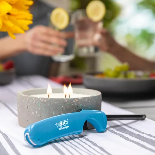 Vista 3 de Encendedores BIC multiuso, confiables y seguros para encender velas, colores surtidos, paquete de 4 (los colores pueden variar)