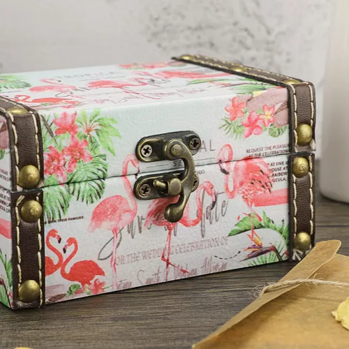 Vista 4 de Hipiwe Pequeña caja de tesoro de madera de piel sintética decorativa para joyas, cajas de recuerdo, organizador de almacenamiento para niñas, niños
