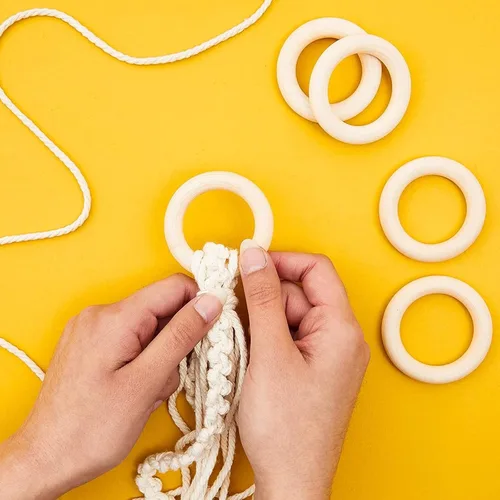 Vista 2 de Juvale Círculos de madera para macramé y manualidades, paquete de 20, círculos de madera natural sin terminar de 2.2 pulgadas de diámetro