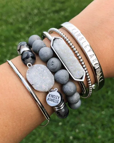 Vista 7 de Kinsley Armelle Colección Stone - Pulsera Lunar de Plata